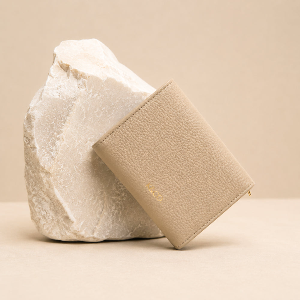 K&Co. Flapover kortholder lommebok beige skinn 12 cm