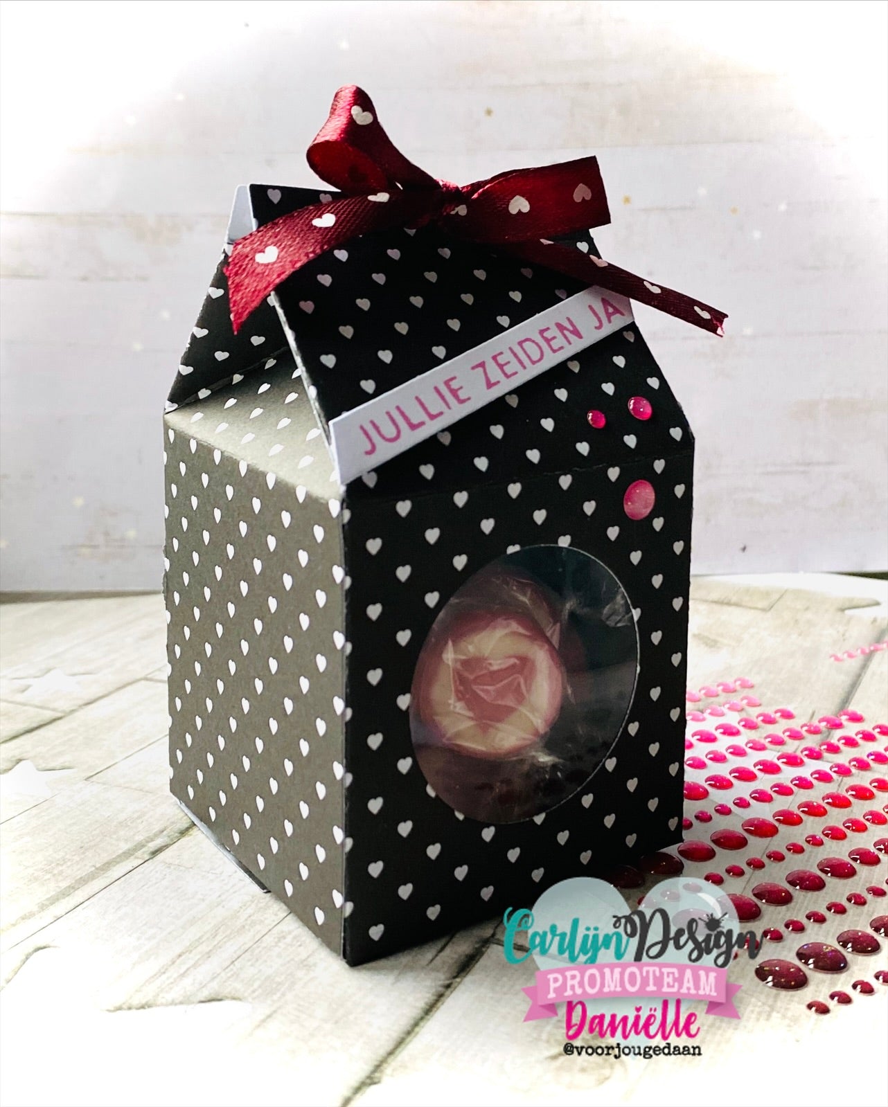 CarlijnDesign Celebration Carton CDSN-0336 dies gaveeske 3D