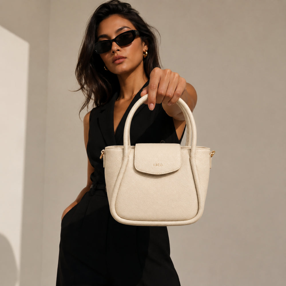 K&Co. Flapover Mini Tote veske beige ekte skinn