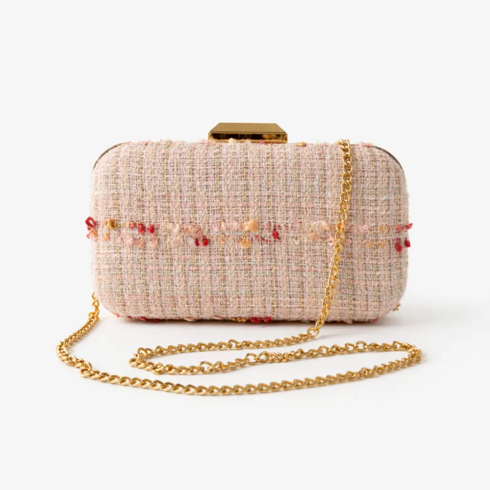 K&Co. Petal Series Boucle Clutch clutch rosa med kjedestropp