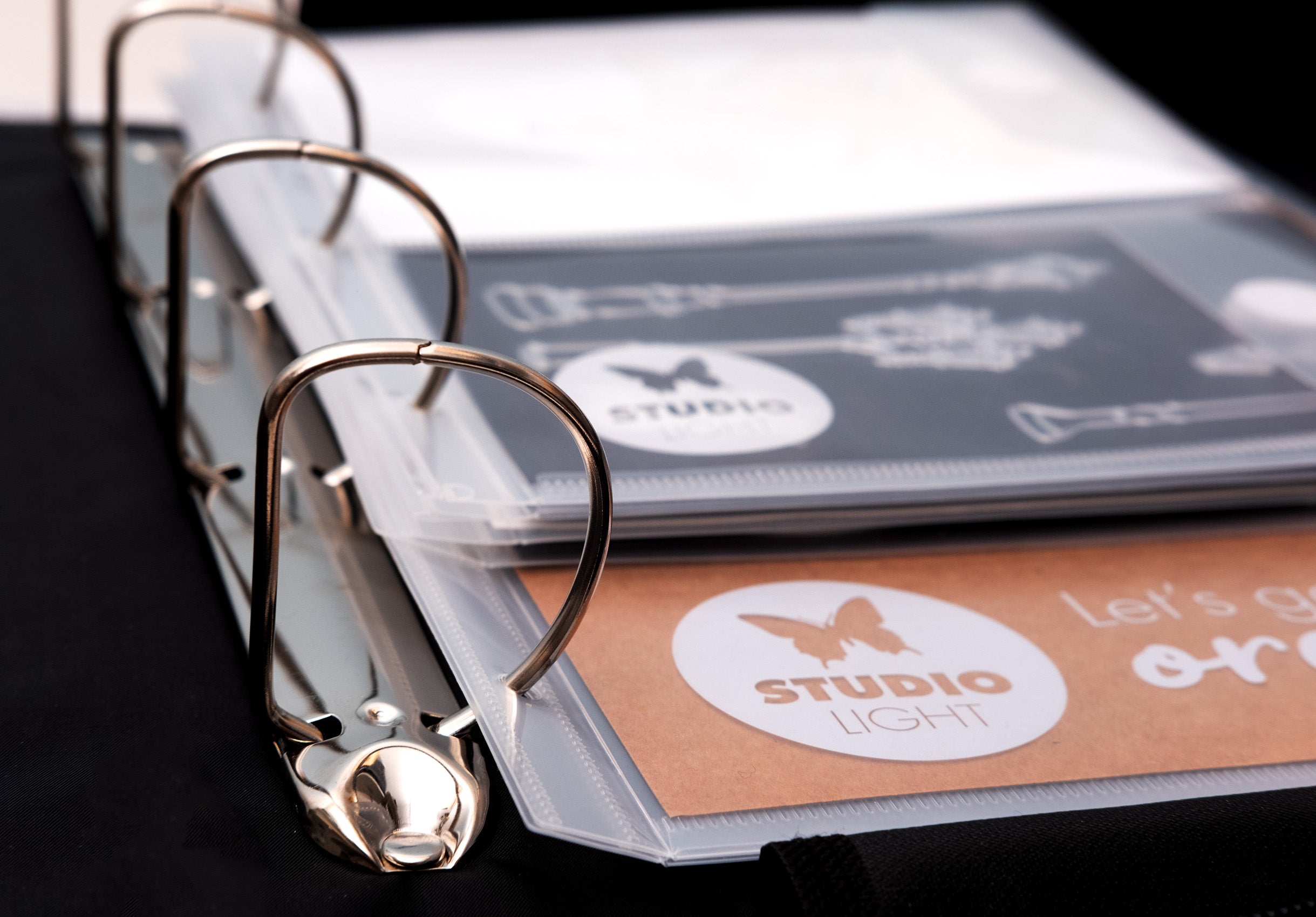 Studio Light Essentials oppbevaringsperm A4+ glidelås