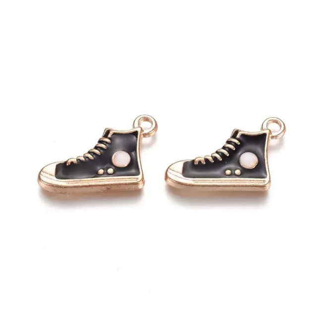 Korthobby Converse svart gull charm sko
