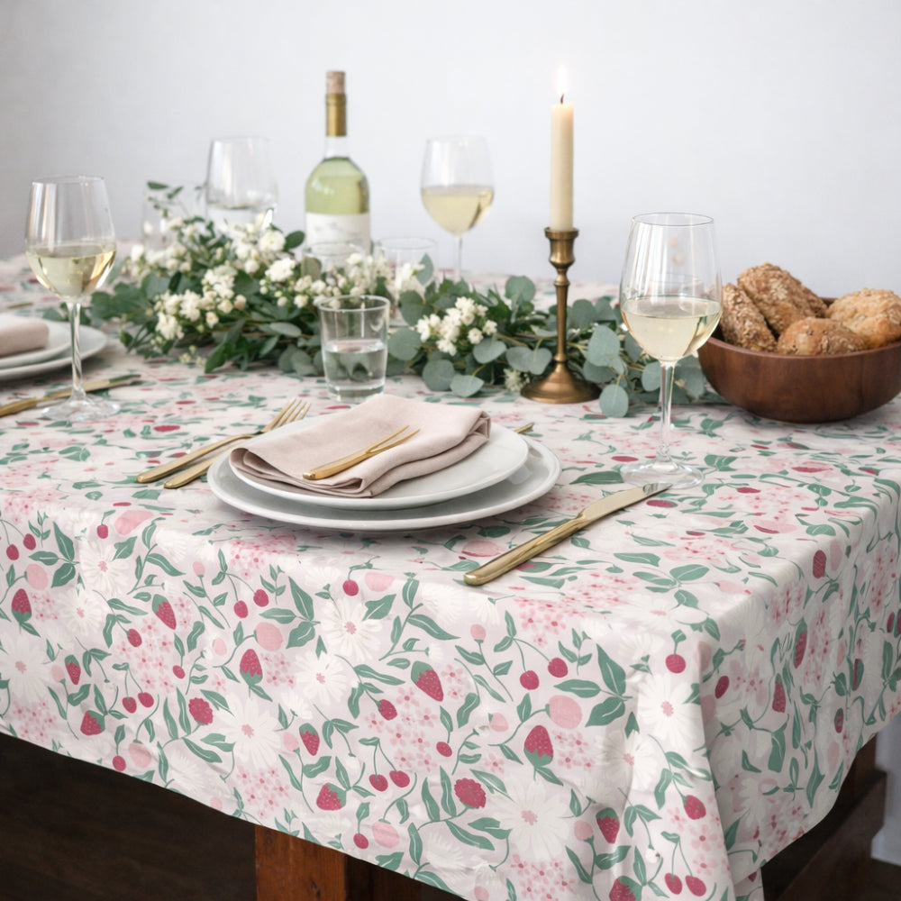 K&Co. Rhubarb Berries & Blooms duk 240x145 blomster